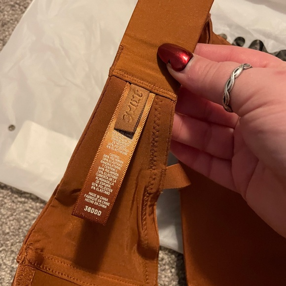 NWT SKIMS Wireless Form T-Shirt Demi Bra 36DDD Bronze - Picture 4 of 5